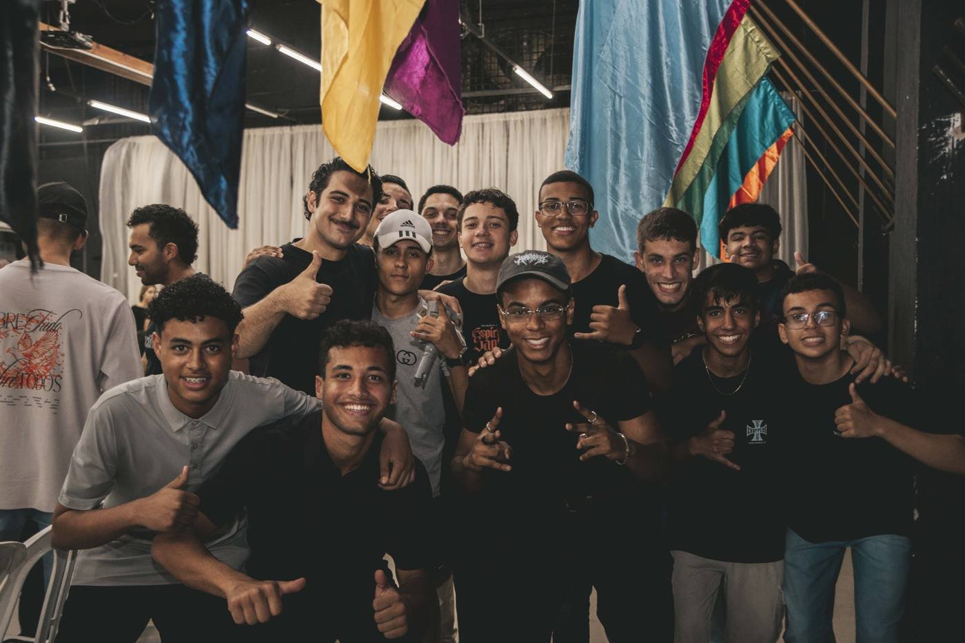 Jovens Sedentos reunidos